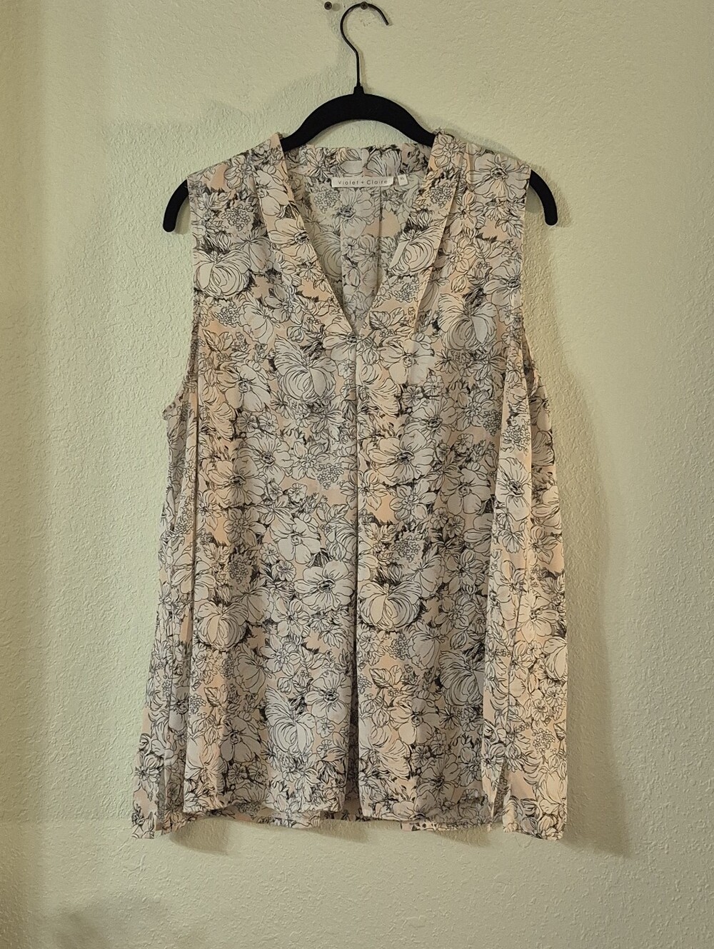 Violet & Claire Light Pink Floral Sleeveless V-Neck Camisole